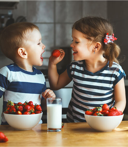 two children eating apples